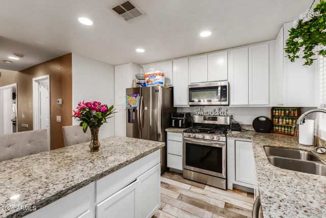 2910 E WINDSONG Drive, Phoenix, AZ 85048