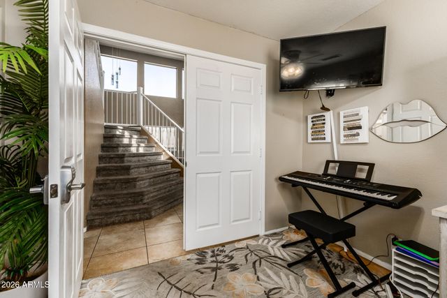 2910 E WINDSONG Drive, Phoenix, AZ 85048