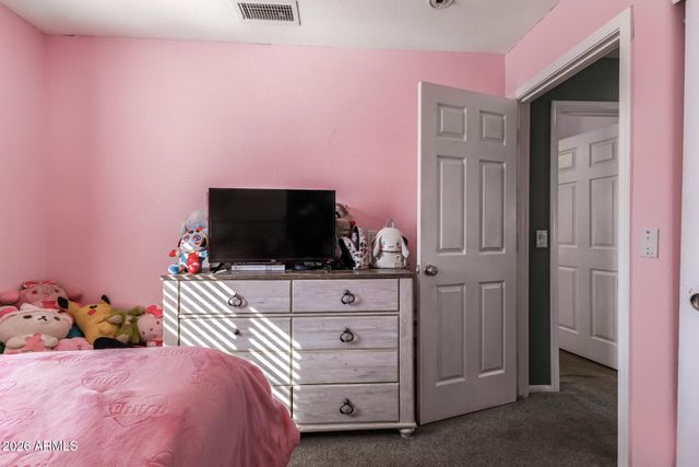 2910 E WINDSONG Drive, Phoenix, AZ 85048