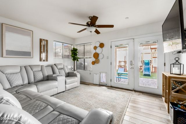 2910 E WINDSONG Drive, Phoenix, AZ 85048