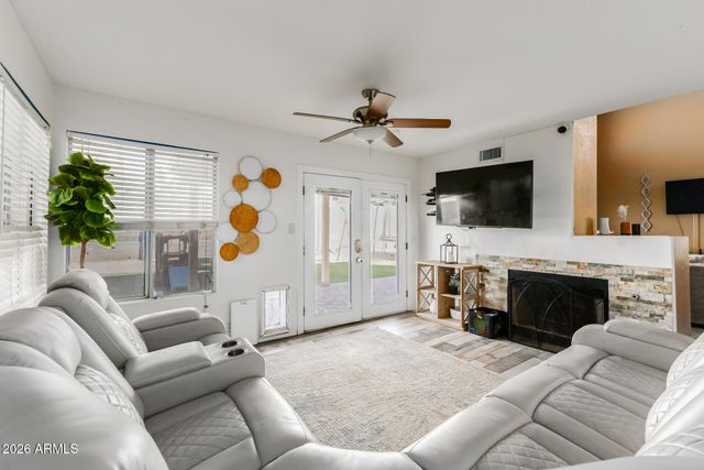 2910 E WINDSONG Drive, Phoenix, AZ 85048