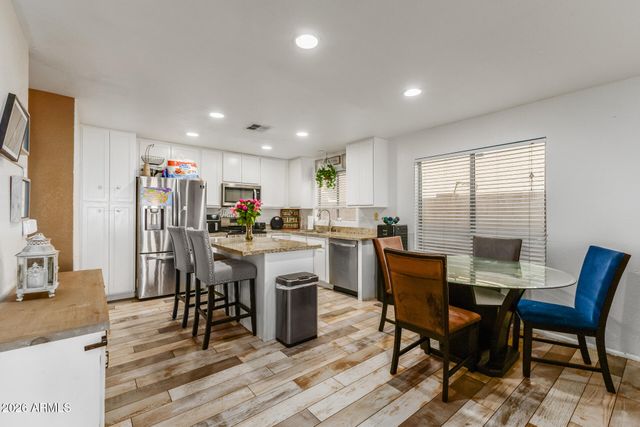 2910 E WINDSONG Drive, Phoenix, AZ 85048