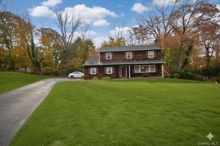 8 Rope Court, Melville, NY 11747