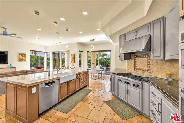 6 Carrera Place, Rancho Mirage, CA 92270