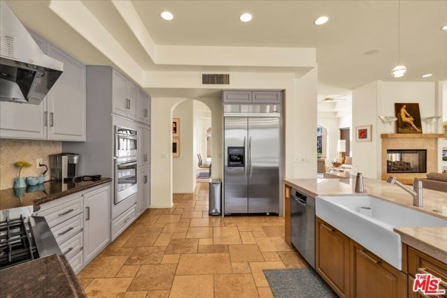 6 Carrera Place, Rancho Mirage, CA 92270