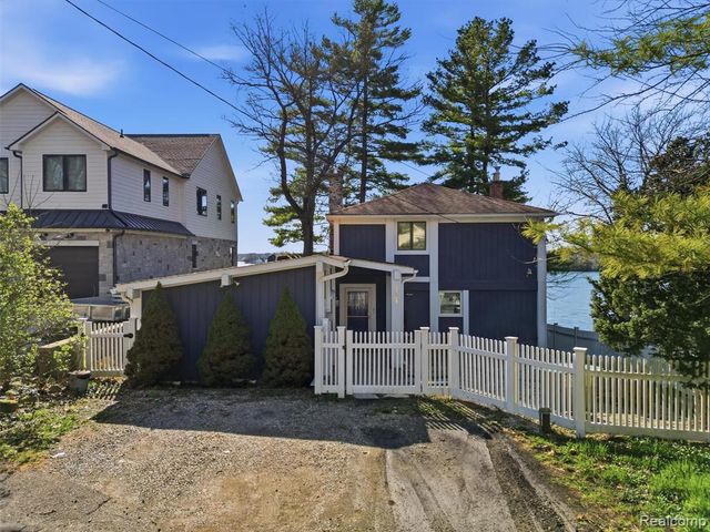 3349 Duffield Street, White Lake, MI 48383