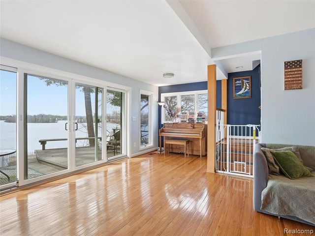 3349 Duffield Street, White Lake, MI 48383