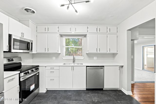 6522 BARKWOOD Drive, Jacksonville, FL 32277