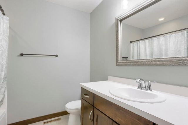 1030 Bellaire Boulevard NW, Isanti, MN 55040