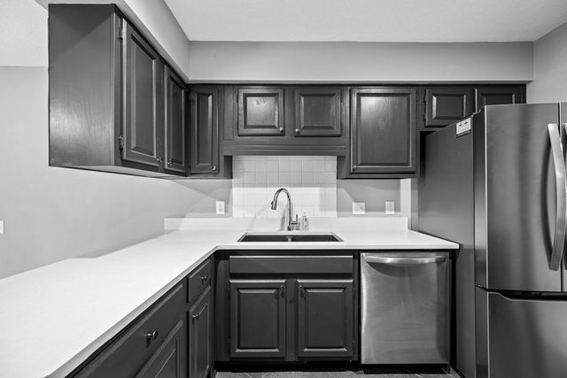 907 Colony Drive, Davenport, IA 52806