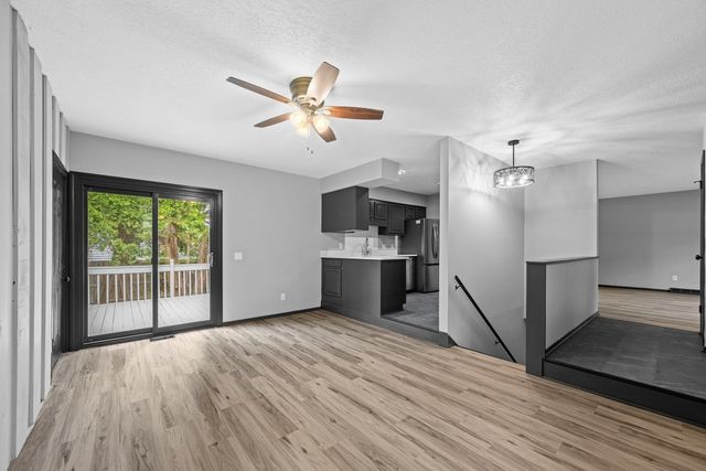 907 Colony Drive, Davenport, IA 52806