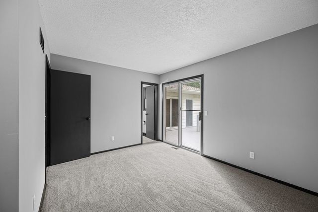 907 Colony Drive, Davenport, IA 52806