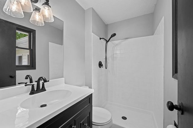 907 Colony Drive, Davenport, IA 52806