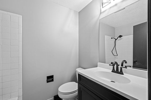 907 Colony Drive, Davenport, IA 52806