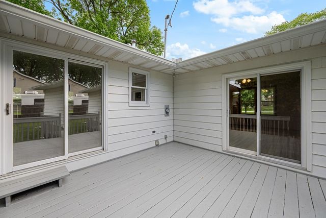 907 Colony Drive, Davenport, IA 52806