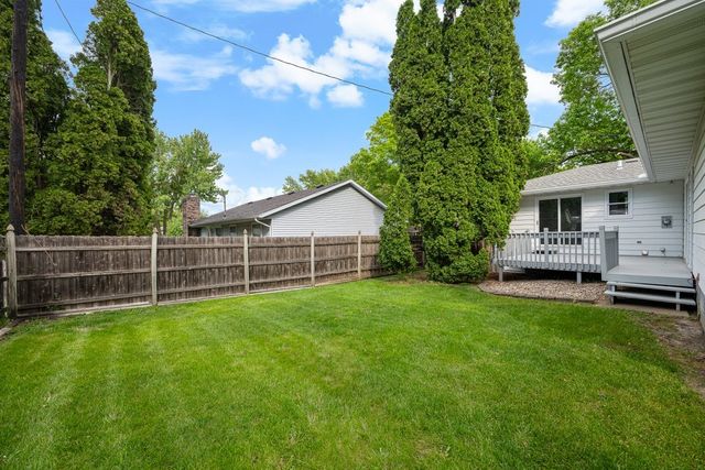 907 Colony Drive, Davenport, IA 52806