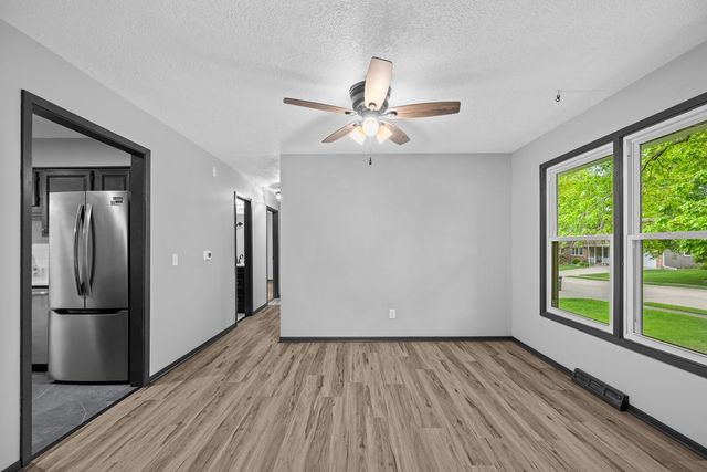 907 Colony Drive, Davenport, IA 52806