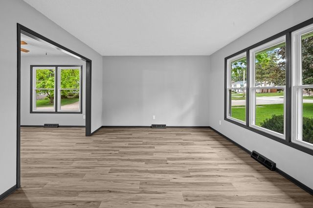 907 Colony Drive, Davenport, IA 52806