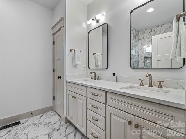 4 Old Bridge Circle, Fairview, NC 28730