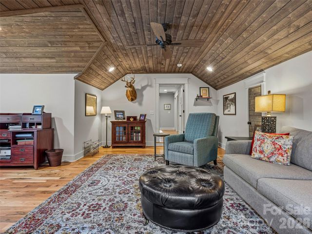 4 Old Bridge Circle, Fairview, NC 28730