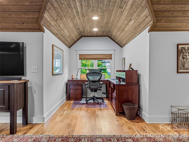 4 Old Bridge Circle, Fairview, NC 28730