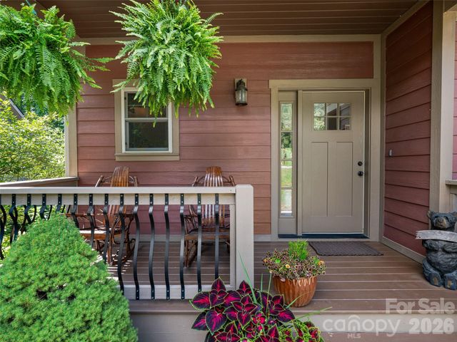 4 Old Bridge Circle, Fairview, NC 28730