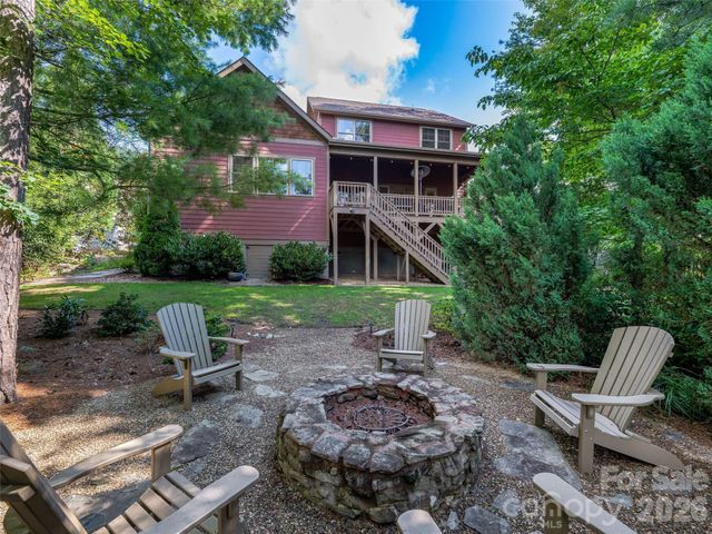 4 Old Bridge Circle, Fairview, NC 28730