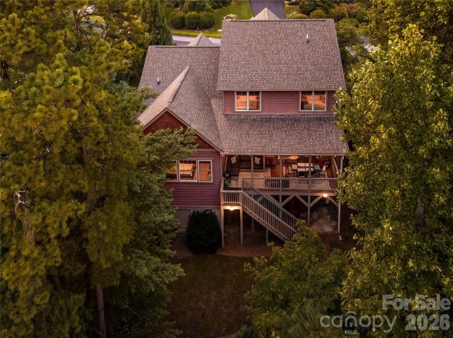 4 Old Bridge Circle, Fairview, NC 28730