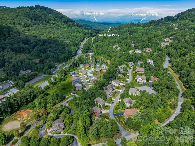 4 Old Bridge Circle, Fairview, NC 28730