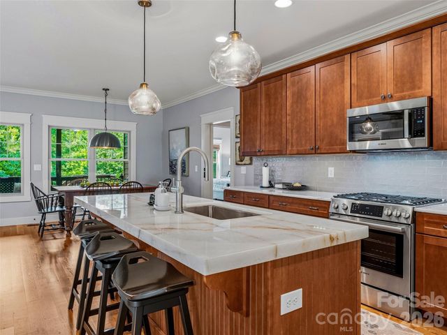 4 Old Bridge Circle, Fairview, NC 28730