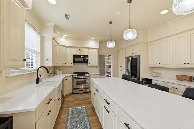 2086 Bridgeton Court, Fayetteville, AR 72701