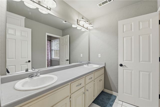 2086 Bridgeton Court, Fayetteville, AR 72701