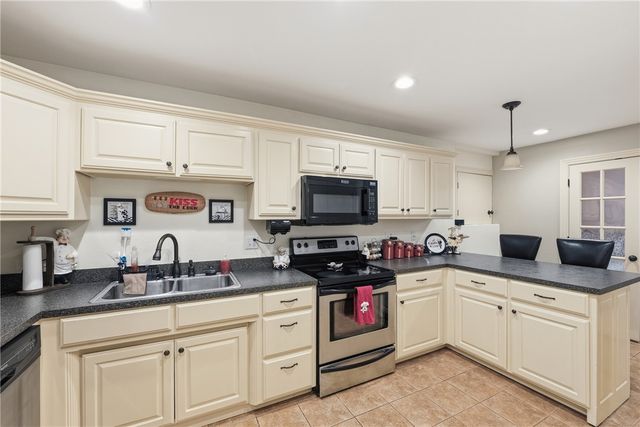 2086 Bridgeton Court, Fayetteville, AR 72701