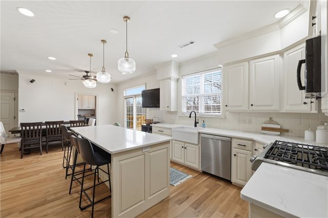 2086 Bridgeton Court, Fayetteville, AR 72701