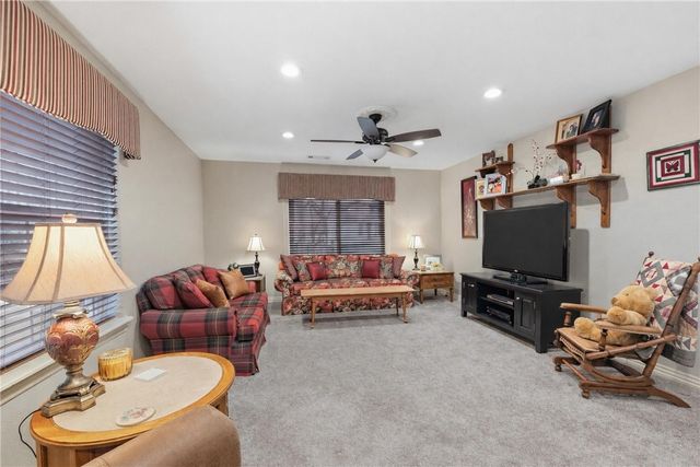 2086 Bridgeton Court, Fayetteville, AR 72701