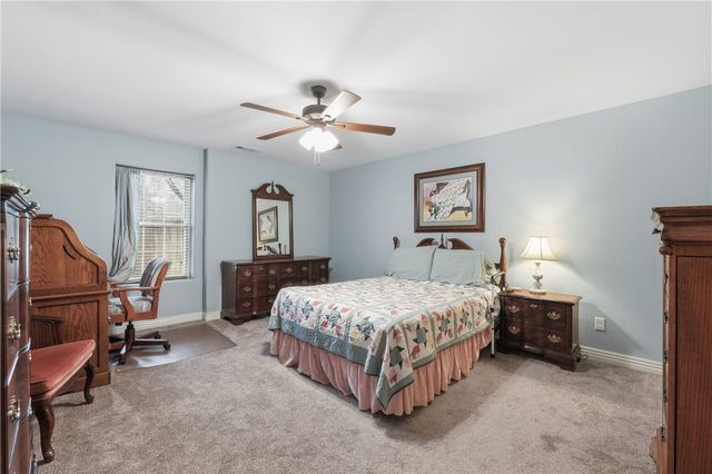 2086 Bridgeton Court, Fayetteville, AR 72701