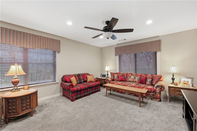 2086 Bridgeton Court, Fayetteville, AR 72701