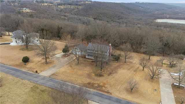 2086 Bridgeton Court, Fayetteville, AR 72701