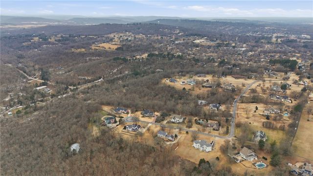 2086 Bridgeton Court, Fayetteville, AR 72701