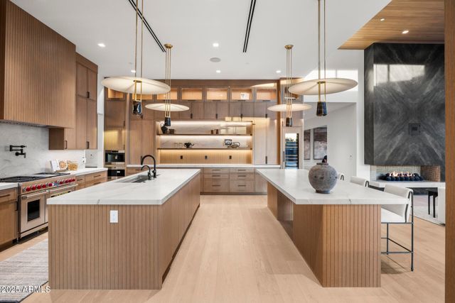 7001 E PARADISE Drive, Scottsdale, AZ 85254