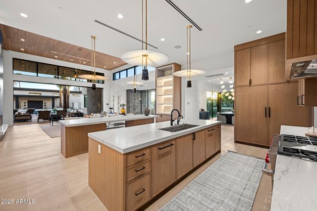 7001 E PARADISE Drive, Scottsdale, AZ 85254