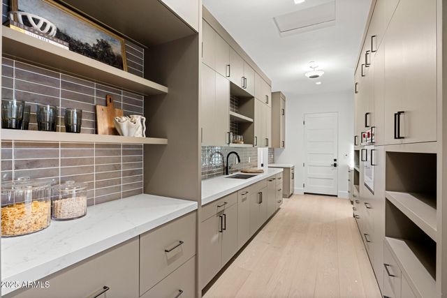 7001 E PARADISE Drive, Scottsdale, AZ 85254