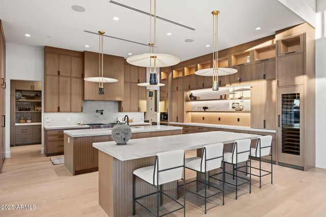 7001 E PARADISE Drive, Scottsdale, AZ 85254