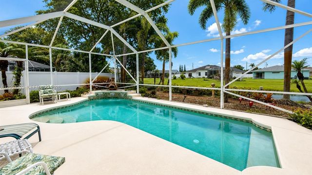 1860 SE Gaskins Cir, Port St. Lucie, FL 34952