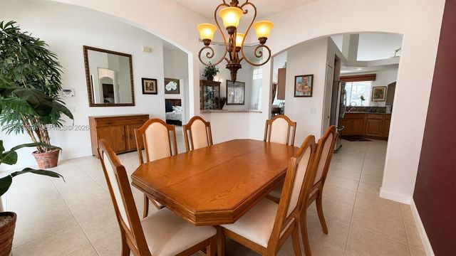 1860 SE Gaskins Cir, Port St. Lucie, FL 34952