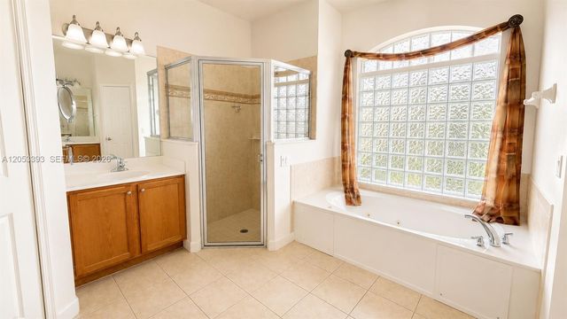 1860 SE Gaskins Cir, Port St. Lucie, FL 34952
