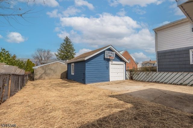 49 Oakwood Ave, Bloomfield Twp., NJ 07003