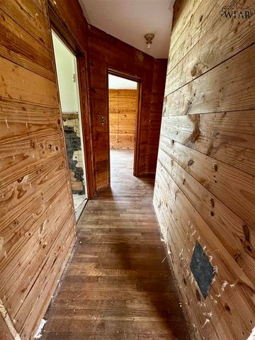 106 N DONALD STREET, Seymour, TX 76380