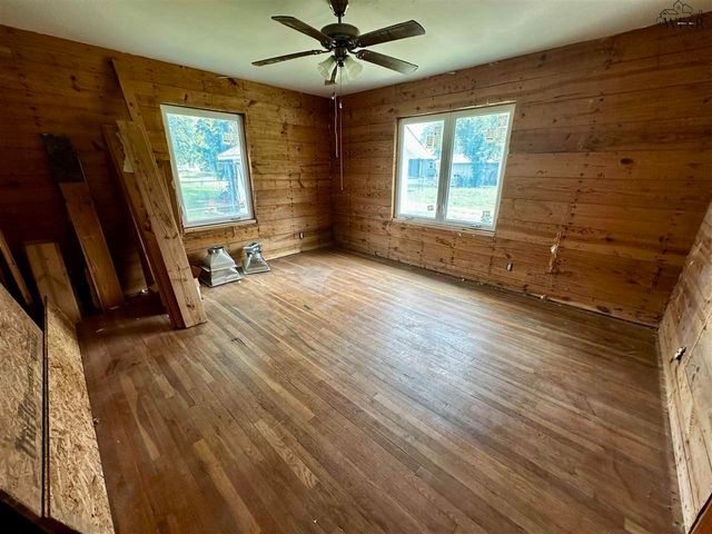 106 N DONALD STREET, Seymour, TX 76380