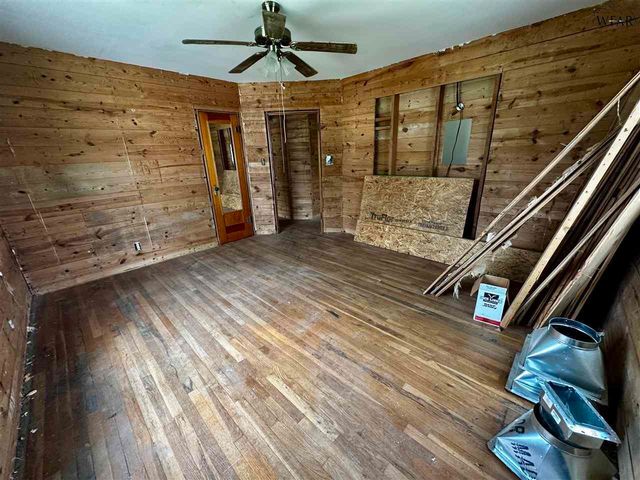 106 N DONALD STREET, Seymour, TX 76380